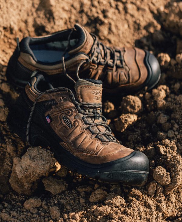 Men's Targhee IV Waterproof Work Shoe (Carbon Toe) | Dark Earth/Black
