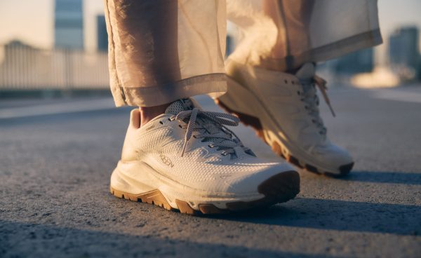 Women's Targhee Apex Waterproof Hiking Shoe | Brindle/Peach Blush