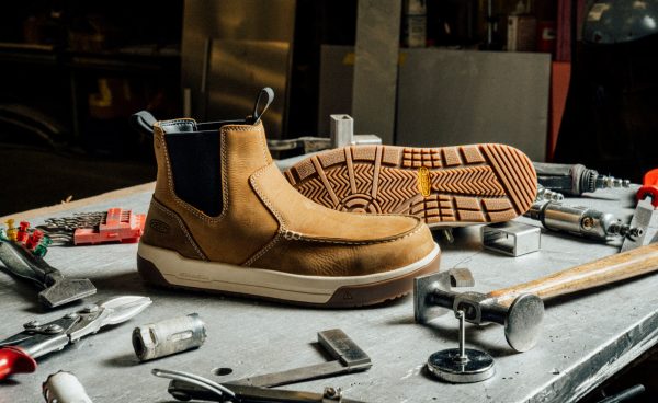Men's Gibson Chelsea Work Boot (Carbon Toe) | Black/Gum