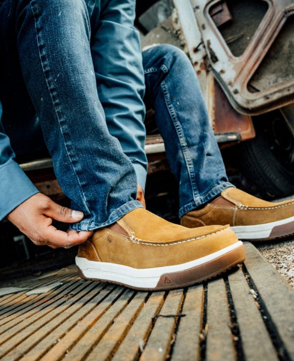 Men's Gibson Slip-On Work Shoe (Carbon Toe) | Black/Gum